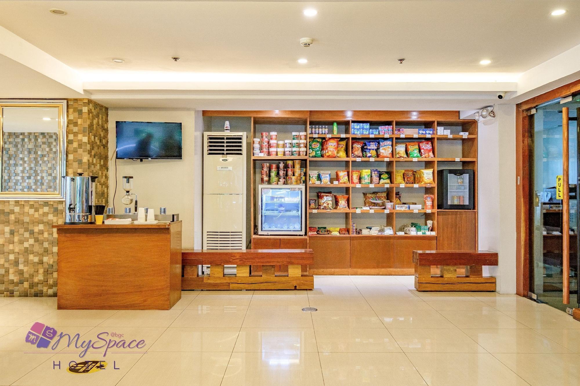 Myspace Hotel @Bgc Pasig City Eksteriør billede